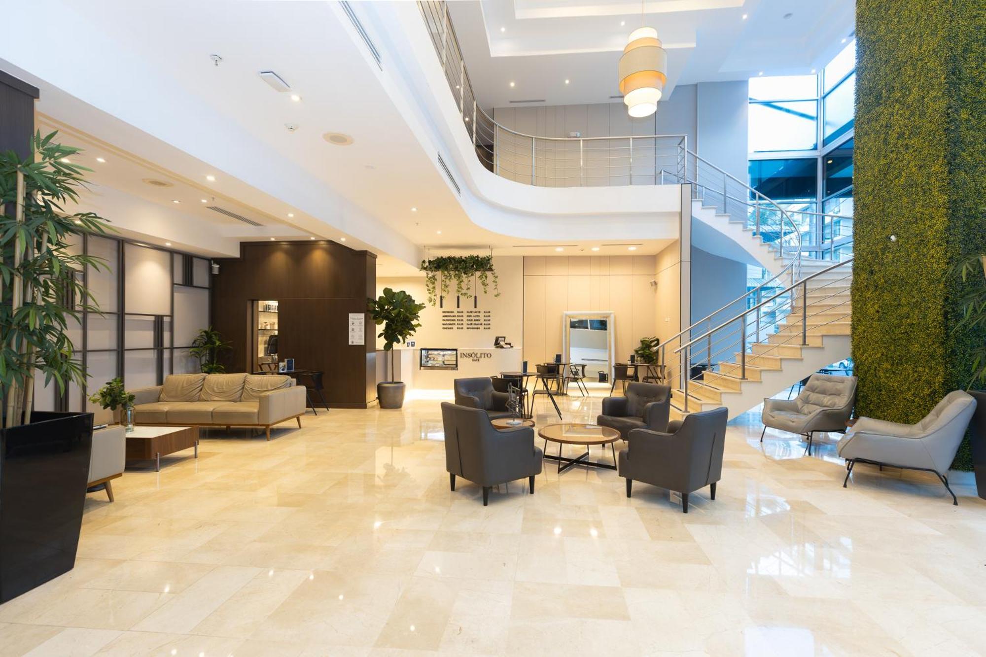 Hotel Victoria And